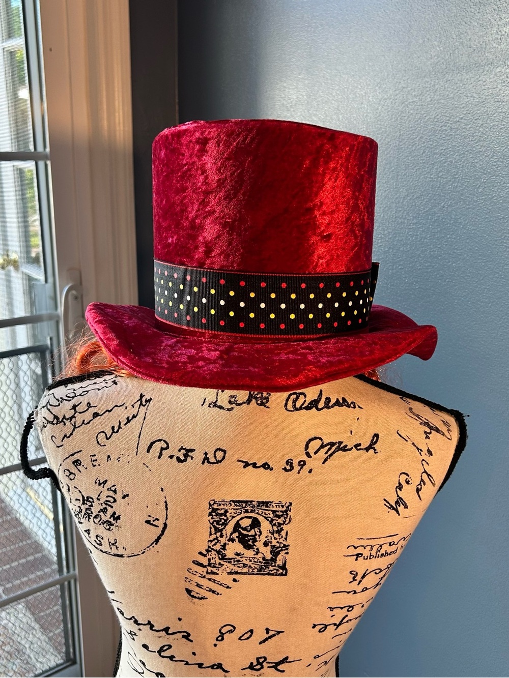 Disney parks mad hatter top hat with wig ⭐️5FOR$25⭐️